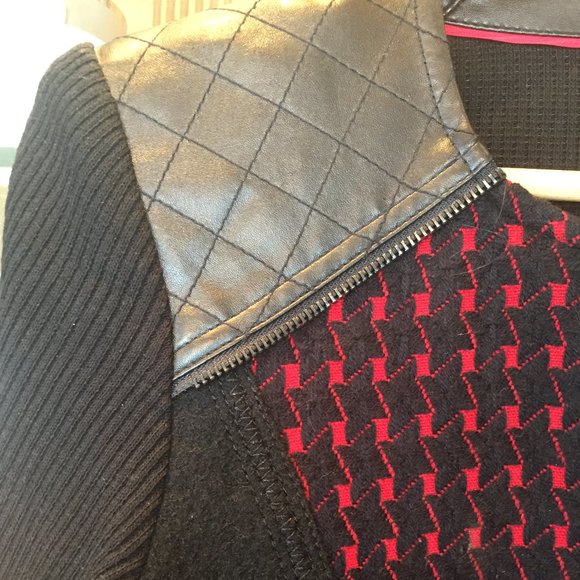 Zip up sweater cardigan with red and black print - Picture 3 of 4